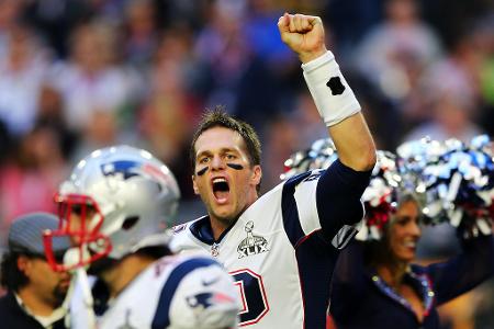 Das Imperium schlägt zurück - Nach zehn titellosen Jahren trifft Brady 2015 im Super Bowl auf die Seattle Seahawks. Sekunden vor dem Ende steht die Partie auf Messers Schneide. Die Patriots führen - doch die Seahawks haben den Ball wenige Yards vor der Endzone. Eine Interception von Malcolm Butler besiegelt den Erfolg der Pats. Ring Nummer vier ist in der Tasche.