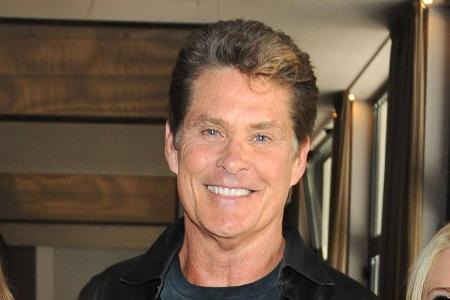Überglücklicher David Hasselhoff führt seine Tochter zum Traualtar