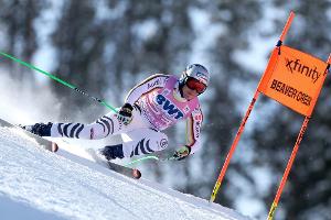 Kuriose Bilder: Dreßen fährt in Wärmekleidung