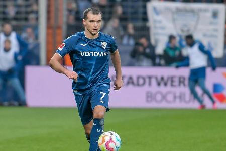 Kevin Stöger - Note: 2,0 - Bewegte sich sehr umsichtig durchs Mittelfeld und stellte die Passwege clever zu. War als Balljäger phasenweise sehr erfolgreich. Brachte die Bochumer außerdem vom Punkt zurück ins Spiel (61.). Nach der Pause mehr und mehr auch mit spielerischen Höhepunkten.