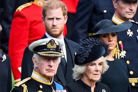 Darauf müssen sich Harry und Meghan bei der Krönungsfeier einstellen