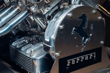 Ferrari V12-Motor als Tisch
