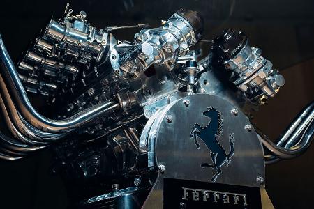Ferrari V12-Motor als Tisch