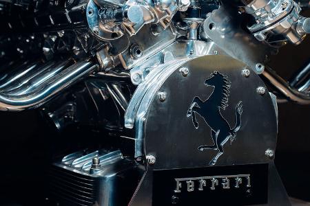 Ferrari V12-Motor als Tisch