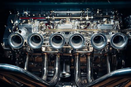 Ferrari V12-Motor als Tisch