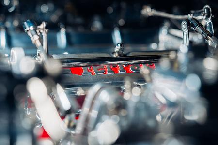 Ferrari V12-Motor als Tisch