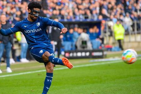ABWEHR: Saidy Janko - Note: 2,5 - Wurde vom BVB auf seiner Abwehrseite häufig unter Druck gesetzt. Hielt aber mit vielen wichtigen Defensivaktionen dagegen. Zeigte bis zum Ende kaum Schwächen und entschied das direkte Duell mit Bynoe-Gittens klar für sich.
