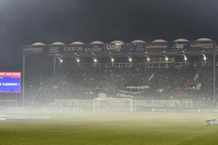 Nach Tränengas-Einsatz: Spiel beginnt mit Verspätung