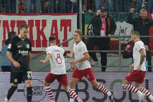 Frankfurt verpasst Sprung auf Champions-League-Platz