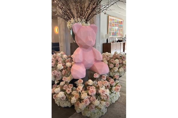 Dass man im Hause Kardashian/Jenner lieber klotzt statt kleckert, ist hinlänglich bekannt. Klar, dass Kylie Jenner das gesamte Haus voller Rosen hatte. Wir haben ihren Instagram-Account stellvertreten ...