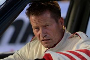 Til Schweiger zeigt neues Filmplakat von "Manta Manta 2"