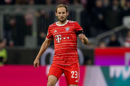 Daley Blind - Note: 5,0 - Ließ durchblicken, dass ihm aktuell die Spielpraxis fehlt. Hatte selten die nötige Ruhe auf der letzten Linie. Gerade nach der Umstellung auf Viererkette mit etlichen nervösen Momenten. Beim zweiten Gegentor war er vogelwild unterwegs (55.). Das 1:3 fiel nach seinem Ballverlust (85.).