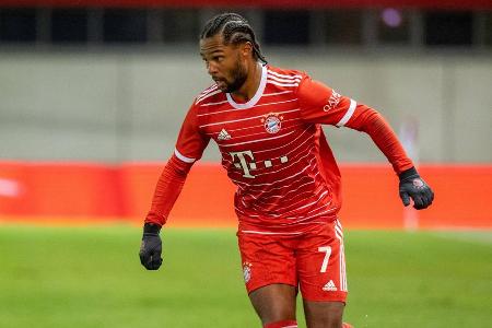 Serge Gnabry (bis 45.) - Note: 5,0 - Suchte mit seinen Laufwegen die freien Räume bei der Borussia. Mit dem Leder wollte ihm aber nicht viel gelingen. Brachte in Richtung Tor praktisch keine kreativen Impulse.