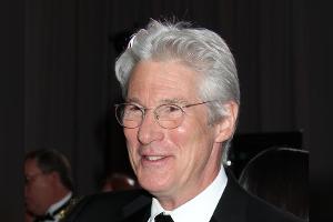 Richard Gere: Mit Lungenentzündung ins Krankenhaus