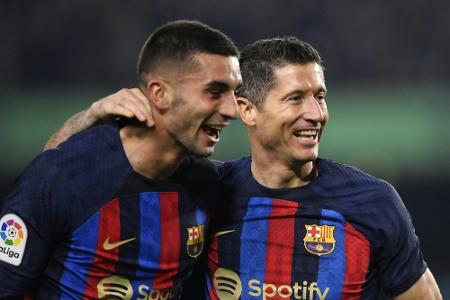 Barca hält Real auf Distanz