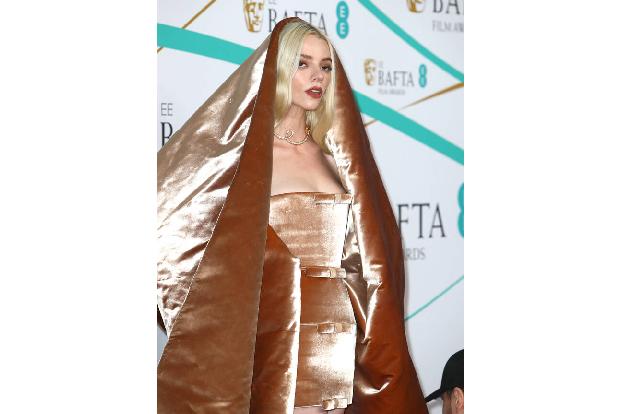 Zu den spektakulärsten Outfits des Abends gehörten die Kleider von Schauspielerin Anya Taylor-Joy...