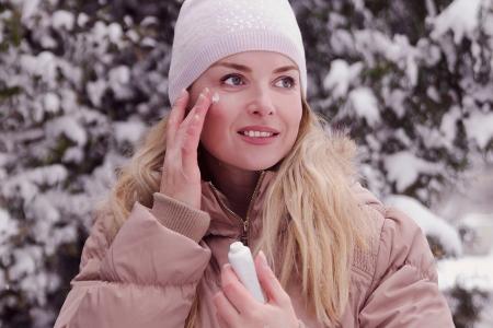 Warum Pflegeprodukte mit Duftstoffen im Winter schädlich sind