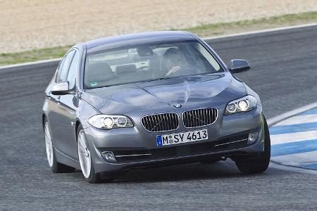 BMW 535i in der Kurve