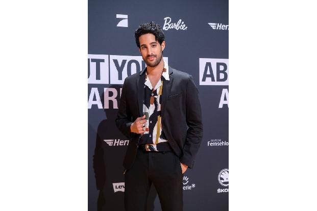 Die Liste der deutschen Promis, die sich in Dubai niedergelassen haben, geht endlos weiter, doch fast alles haben eins gemein: Sie arbeiten als Influencer*innen, so wie Sami Slimani. Wer so sein Geld ...