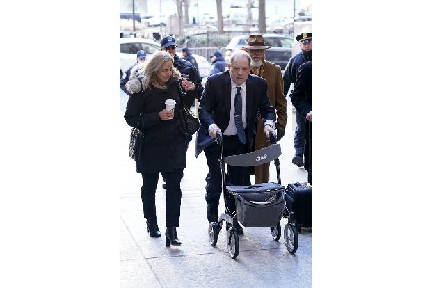 …ein Gericht in Los Angeles zu weiteren 16 Jahren, die er anschließend antreten muss. Dass Harvey Weinstein das Gefängnis noch einmal als freier Mann verlässt, wird immer unwahrscheinlicher: Der 70-Jährige ist schwer krank.