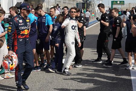 Die Bestzeiten der Formel-1-Testfahrten in Bahrain - Die Formel 1 hat drei Tage lang in Bahrain getestet, bevor nächste Woche an gleicher Stelle das erste Rennen der neuen Saison ansteht. Red Bull hat seine Favoritenrolle unterstrichen. Alle Bestzeiten und die absolvierten Runden in der Übersicht: