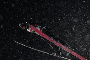 Skispringen: Wellinger zur Halbzeit Zweiter hinter Kraft