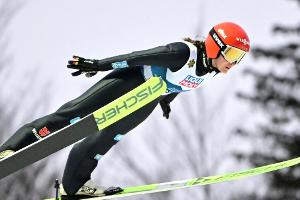 Skispringer im WM-Mixed zur Halbzeit auf Rang zwei