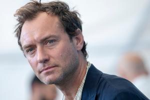 "Peter Pan & Wendy": Teaser-Trailer zeigt Jude Law als Captain Hook