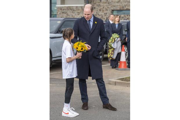 Prinz William nutzte die Gelegenheit, im Aberavon Leisure and Fitness Centre ein Schwätzchen mit Menschen aller Altersgruppen vor Ort zu halten.