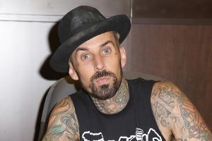 Travis Barker meldet sich nach Finger-OP aus dem Krankenhaus