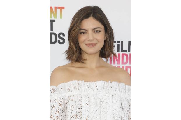 Auch 'Top Gun: Maverick'-Star Monica Barbaro ließ sich das Spektakel im 1550 Pacific Coast Highway Lot 1 in Santa Monica nicht entgehen, ebensowenig...