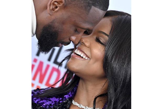 Gabrielle Unions war ebenfalls für einen Preis als Beste Nebendarstellerin nominiert worden. Es sah ganz so aus, als tröstete ihr Mann Dwyane Wade sie darüber hinweg, dass sie leer ausging.