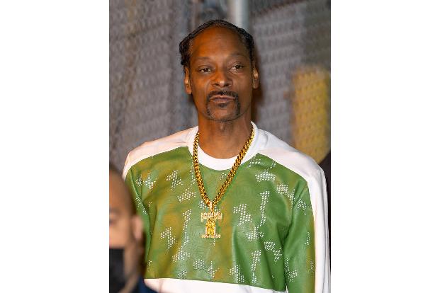 Seichte Unterhaltung gibt es von Snoop Dogg: Mit Snoopify kann man eigene Bilde mit Badges und Stickers des Rappers verzieren. Während der Download kostenlos ist, sind In-App-Purchases möglich.