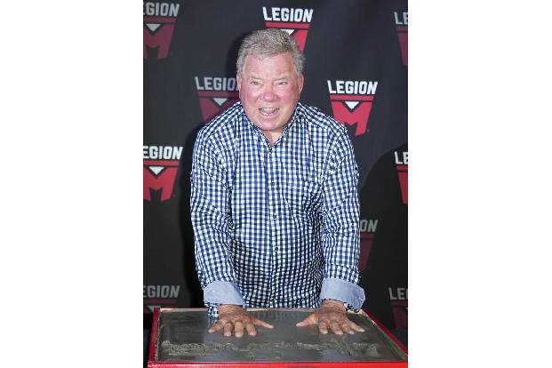 Seit ‘Raumschiff Enterprise’ ist William Shatner Kult und auch wenn seine App Shatoetry schon ein bisschen angestaubt wirkt, macht es Spaß, Gedichte oder Sprüche einzutippen und sich von einer Captain-Kirk-Stimme vorlesen zu lassen.