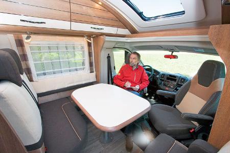 Das Fahrerhaus wirkt breiter als in Teilintegrierten ueblich.