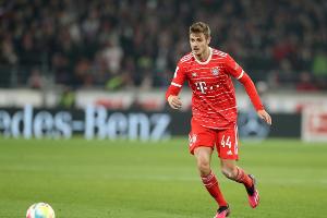 Bayern mit Stanisic gegen Messi und Mbappe