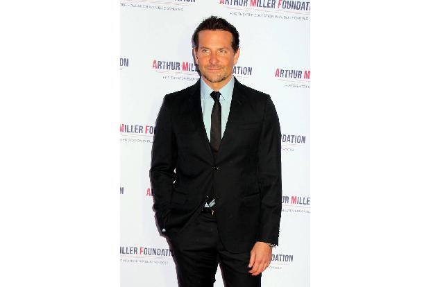 Auch Bradley Cooper mogelte nicht: 18 Monate probte er Gitarre und Klavier und nahm Gesangsunterricht, um optimal auf 'A Star Is Born' vorbereitet zu sein.