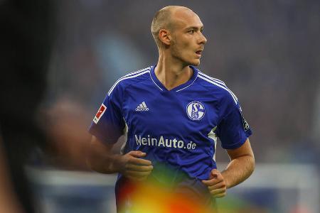 Henning Matriciani - Note: 3,5 - Wirkte in den ersten Szenen noch auf Augenhöhe mit Malen, verlor dann auf der Außenbahn aber immer mehr den Zugriff. Phasenweise spielten die Gegenspieler ihn komplett her. Hielt aber mit toller Einsatzmoral bis zum Schluss dagegen.