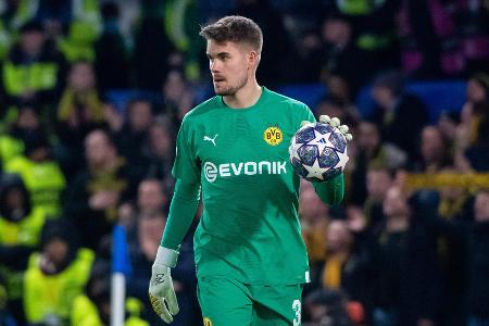 BVB - TOR: Alexander Meyer - Note: 3,5 - Bekam auf der Linie kaum etwas zu tun, profilierte sich dafür mit seiner Ruhe im Spielaufbau. Verhinderte kurz vor dem Ende das dritte Gegentor handlungsschnell (87.). Ein Top-Keeper hält aber womöglich Karamans Kopfball zum 2:2.