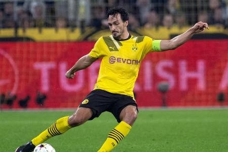 Mats Hummels - Note: 3,5 - War in wichtigen Momenten wiederholt mit seinen maßgenauen Grätschen zur Stelle und setzte so Zeichen. Legte in den direkten Duellen insgesamt gut los, verlor im zweiten Durchgang aber etwas die Sicherheit. Leitete mit seinem Ballverlust obendrein eine Top-Chance für Schalke ein (24.).