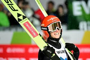 Skispringerin Althaus stürzt am Holmenkollen