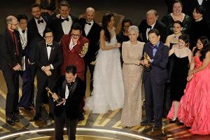 "Everything Everywhere All at Once" sahnt Oscar als bester Film ab