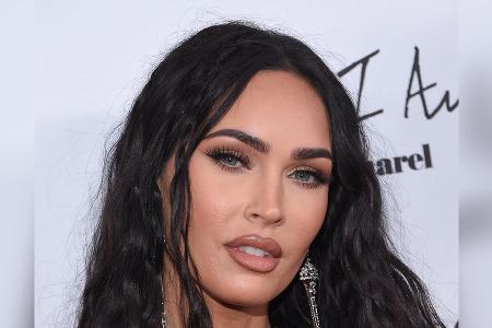 Megan Fox: Ohne Machine Gun Kelly und Verlobungsring bei Oscar-Party