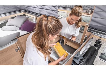 Campingklo, WC, Bad, Umbau, Spiegel, Frau