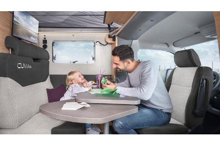 Vater, Kind, Sitzgruppe, Camping, Fernseher