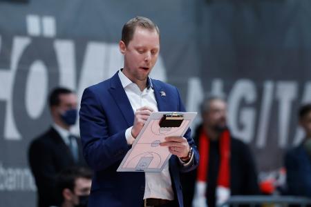 Basketball: Rostock verlängert mit Aufstiegstrainer Held