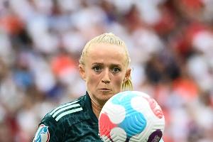 Schüller erste Profi-Fußballerin auf deutschem Vogue-Cover