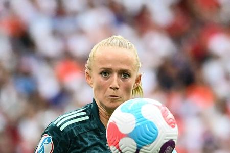 Schüller erste Profi-Fußballerin auf deutschem Vogue-Cover