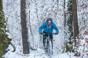 Mit dem E-Bike im Winter unterwegs: Die besten Tipps für einen leistungsstarken Akku