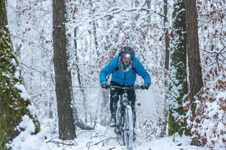 Mit dem E-Bike im Winter unterwegs: Die besten Tipps für einen leistungsstarken Akku